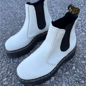 Dr. Martens Women’s 2976 Quad White Leather Platform Chelsea Boot Size 7 NEW